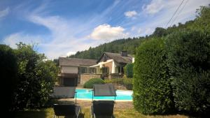 Bazén v ubytování B&B Le Nid Doux (Vresse-Sur-Semois/Chairière) nebo v jeho okolí