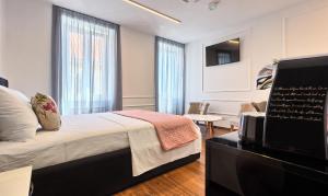 TV a/nebo společenská místnost v ubytování Mincheta - Luxury Rooms