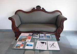 A seating area at Corte di Pellio