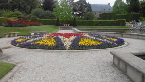 a garden with a flower clock in the middle at Apartment Lazoroski Arcen in Arcen