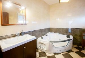 Kúpeľňa v ubytovaní Casa Anton - Villa ideal familias y grupos grandes, piscina privada