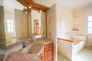 Kúpeľňa v ubytovaní Casa Anton - Villa ideal familias y grupos grandes, piscina privada