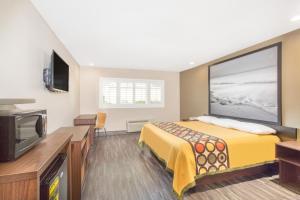 Gallery image of Super 8 by Wyndham National City Chula Vista in National City