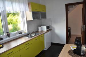 Kuchnia lub aneks kuchenny w obiekcie Dom wakacyjny Albert
