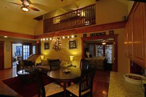 a living room with a table and a couch at All Seasons Inn in Eureka Springs