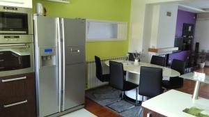 Kuchyňa alebo kuchynka v ubytovaní Apartmani Nova