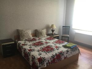 Postel nebo postele na pokoji v ubytování Apartment on Mira avenue + 24 fotografií