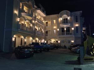 Bangunan di mana terletaknya aparthotel ini +3 gambar