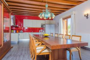 Kuchnia lub aneks kuchenny w obiekcie Finca Short De Conies 2