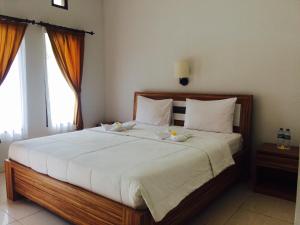 Postel nebo postele na pokoji v ubytování Tanjung Sari Inn