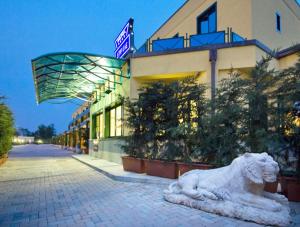 a lion statue in front of a building at AS Hotel Sempione Fiera in San Vittore Olona