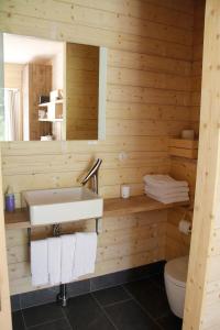 Ett badrum på Lindeborgs Eco Retreat