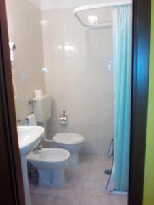 a bathroom with a toilet and a sink at Hotel Turandot in Torre del Lago Puccini