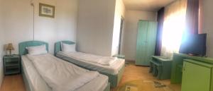 a room with two beds and a tv in it at Complex Scorpion in 2 Mai