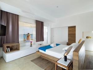 Кровать или кровати в номере White Bay