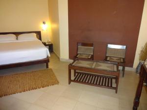 Postel nebo postele na pokoji v ubytování Deshadan Cliff & Beach Resort,Varkala