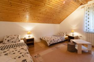 Tempat tidur dalam kamar di Apartment Luketić