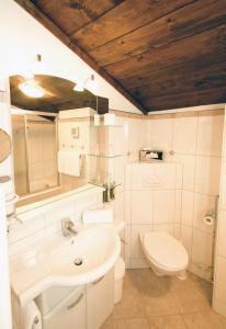 Kupatilo u objektu Hotel Seewinkel