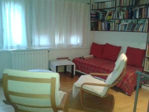 a living room with a couch and a bed at Villa Cemaste in Montpellier