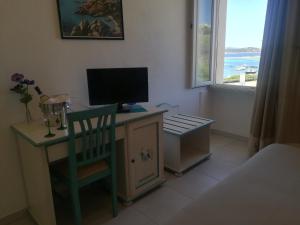 TV a/nebo společenská místnost v ubytování Hotel Nido D'aquila