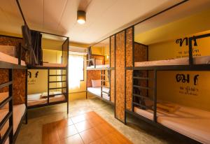 Postel nebo postele na pokoji v ubytování Hide Bangkok Hostel