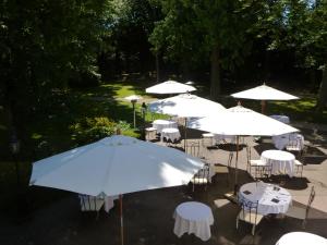 Aed väljaspool majutusasutust Hostellerie Du Royal Lieu