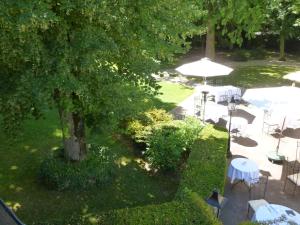 Aed väljaspool majutusasutust Hostellerie Du Royal Lieu