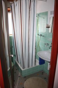 Kylpyhuone majoituspaikassa Petersgrat