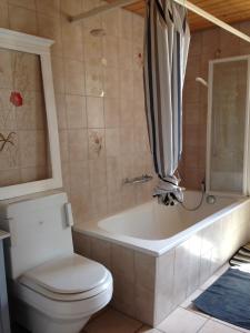 BnB im Waldhof tesisinde bir banyo