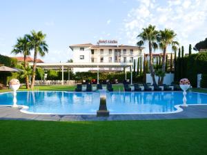 Bazén v ubytování Hotel Giulia Ocean Club nebo v jeho okolí