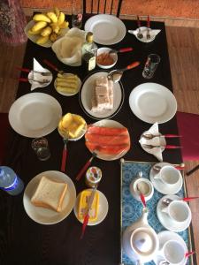 Opsi sarapan yang tersedia untuk tamu di V Cabanas