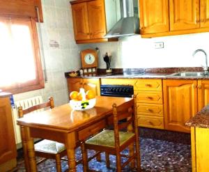 Kuchyň nebo kuchyňský kout v ubytování Casa Rural El Chorrillo
