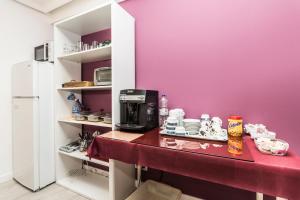 Kuchyň nebo kuchyňský kout v ubytování Hostal Viena