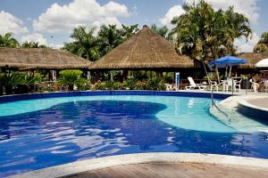 una piscina en el complejo en Suítes Hot Springs Caldas Novas, en Caldas Novas