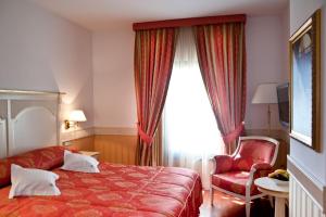 Postel nebo postele na pokoji v ubytování Hotel Beyfin + 37 fotografií