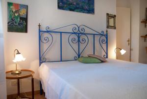Katil atau katil-katil dalam bilik di Villa in Punta Ala