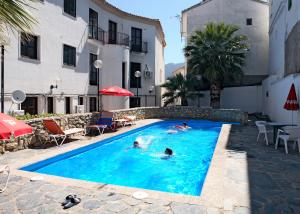 a group of people swimming in a swimming pool at Apartamentos San Pedro in Cazorla