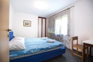 Llit o llits en una habitació de ASGARD Guesthouse