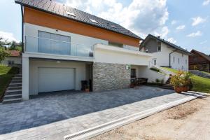 O edifício onde a casa de hóspedes está situado
