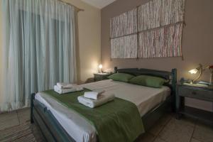 Posteľ alebo postele v izbe v ubytovaní Coastal Apartments Volos Alykes