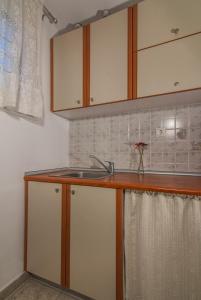 Kuchyňa alebo kuchynka v ubytovaní Coastal Apartments Volos Alykes + 37 fotografií