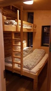 a bunk bed room with two bunk beds at Gamtunet Lyngen in Svensby