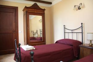 A bed or beds in a room at Villa del Cardinale