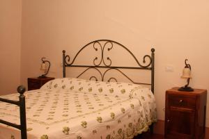 A bed or beds in a room at Villa del Cardinale