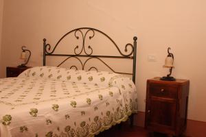 A bed or beds in a room at Villa del Cardinale