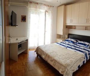 Postel nebo postele na pokoji v ubytování Apartments Brčić