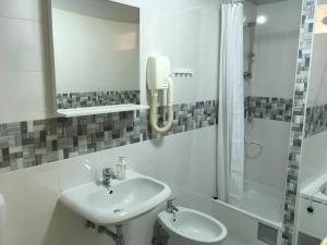 Ένα μπάνιο στο Apartments Paco & Bony +118 φωτογραφίες