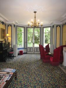 Posezení v ubytování Hôtel Les Maréchaux