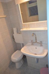 Foto dalla galleria di Galaxy Hotel a Gavrio Altre 25 foto