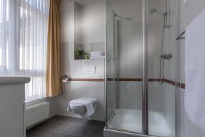 Koupelna v ubytování Hotel Riche + 19 fotografií